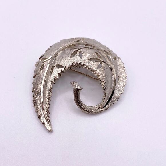 Vintage BSK Brooch Silver Tone Swirling Leaf - Picture 4 of 5